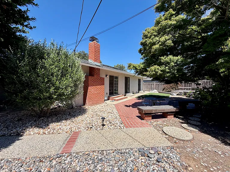 832 Cathedral Dr — Photo 15