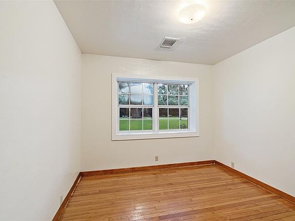 4th image of 5058 County Road 517