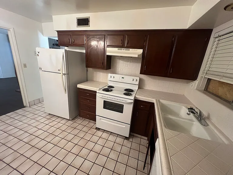 2709 Haley St #B — Photo 10