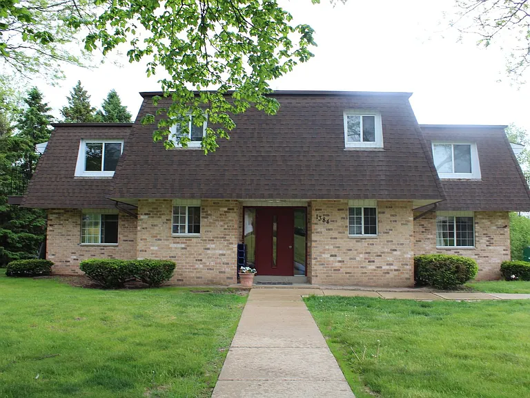 1384 Meadowcreek Dr — Photo 1