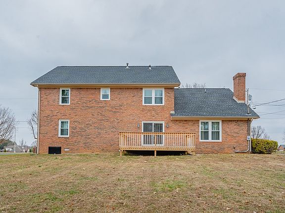 3rd image of 1225 College Dr