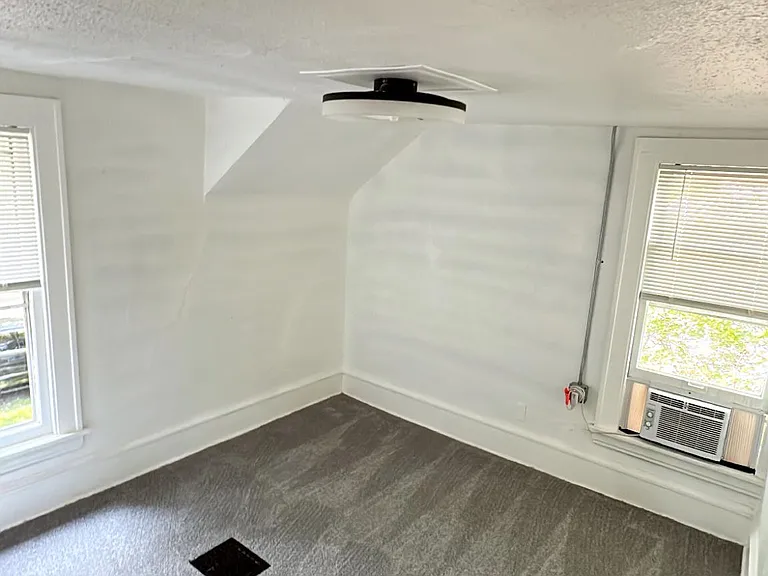 1501 Logan Ave N — Photo 13