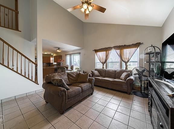 5th image of 5917 Lake Pointe Dr