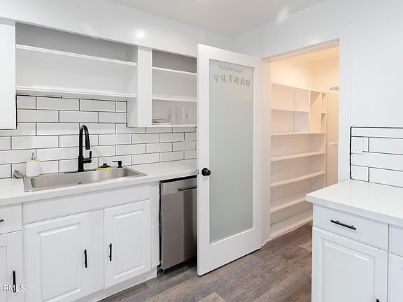 4th image of 2909 W GLENROSA Avenue