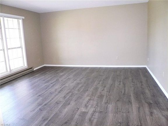 3rd image of 7556 Huntington Dr