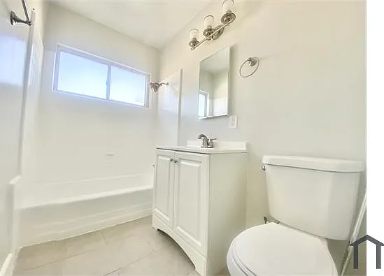 1181 W 38th St #5 — Photo 5