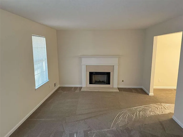 228 Solomon Dr — Photo 3