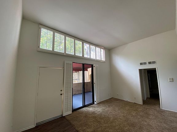 4th image of 11113 Moorpark St APT 206