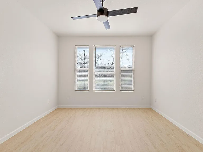 1827 Montana St — Photo 17