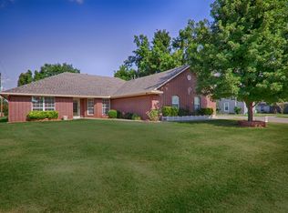 402 SW 5th St, Tuttle, OK 73089