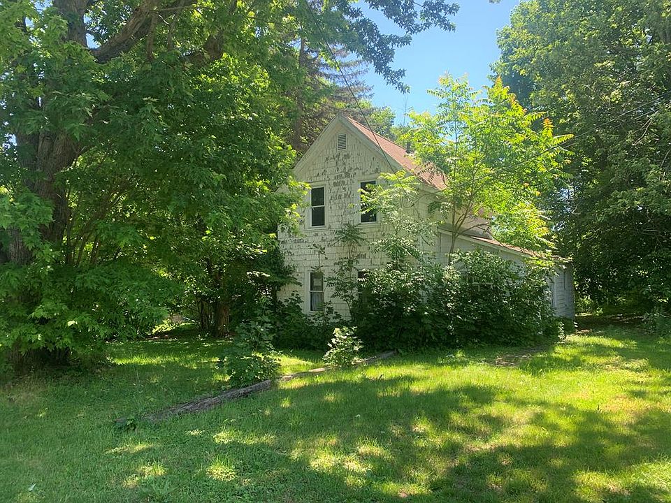 1st image of 702 Standish St