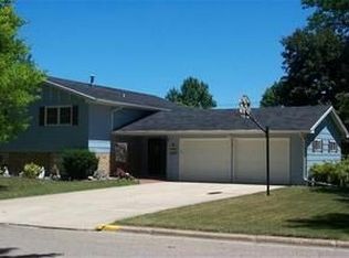 310 N 3rd Ave E, Truman, MN 56088