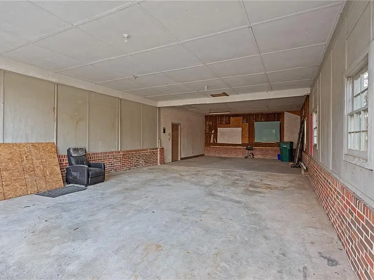 798 Bank St SE — Photo 31