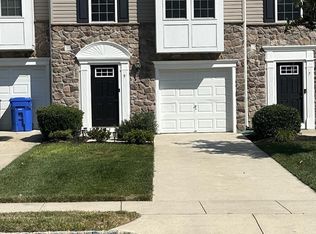 9 Benford Ln, Edgewater Park, NJ 08010