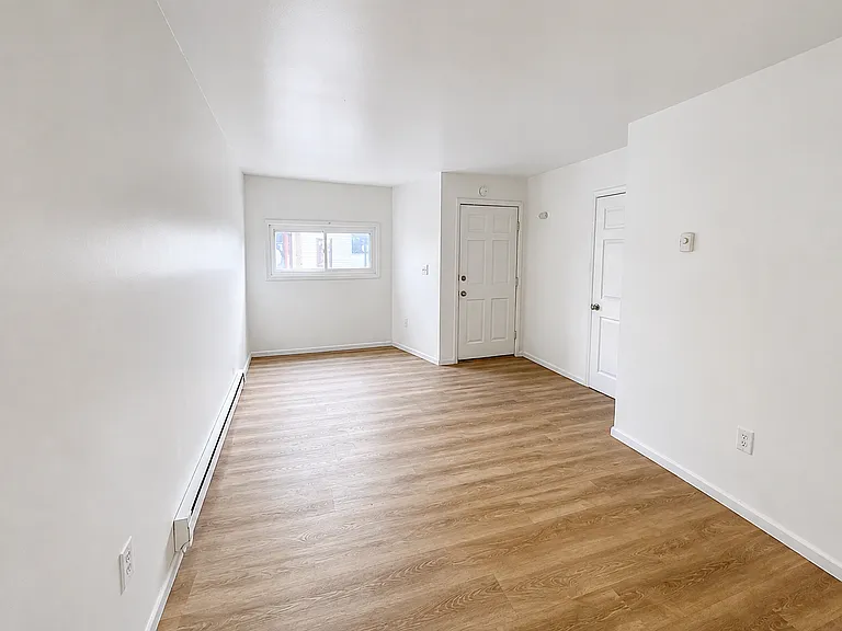 201 Main St #1 — Photo 4