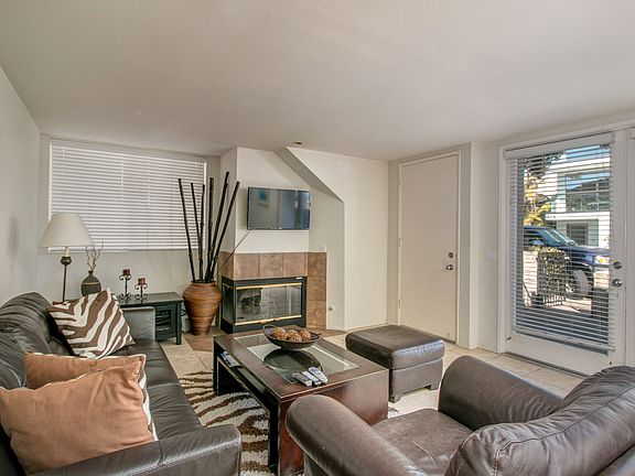 2nd image of 819 San Gabriel Pl