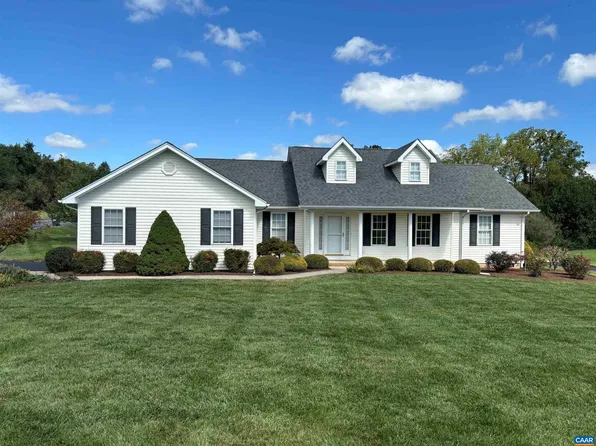 49 Summer Ridge Dr, Stuarts Draft, VA 24477