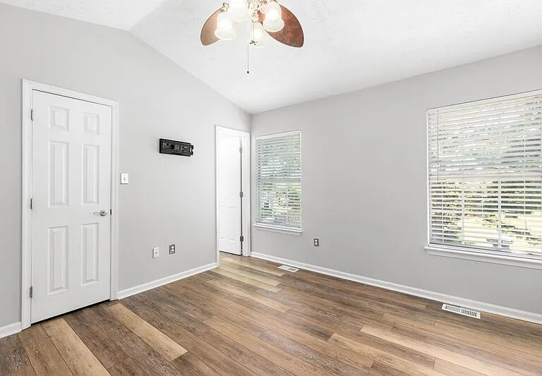 11121 Oxford Ter — Photo 15