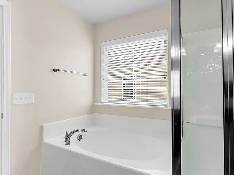 1104 Friartuck Trl — Photo 41