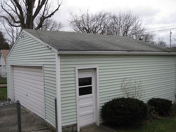 4th image of 240 Homer St