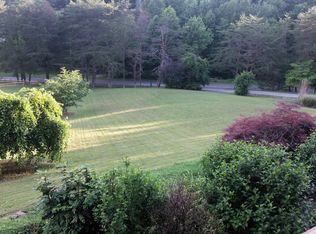 174 Log Home Ln, La Follette, TN 37766
