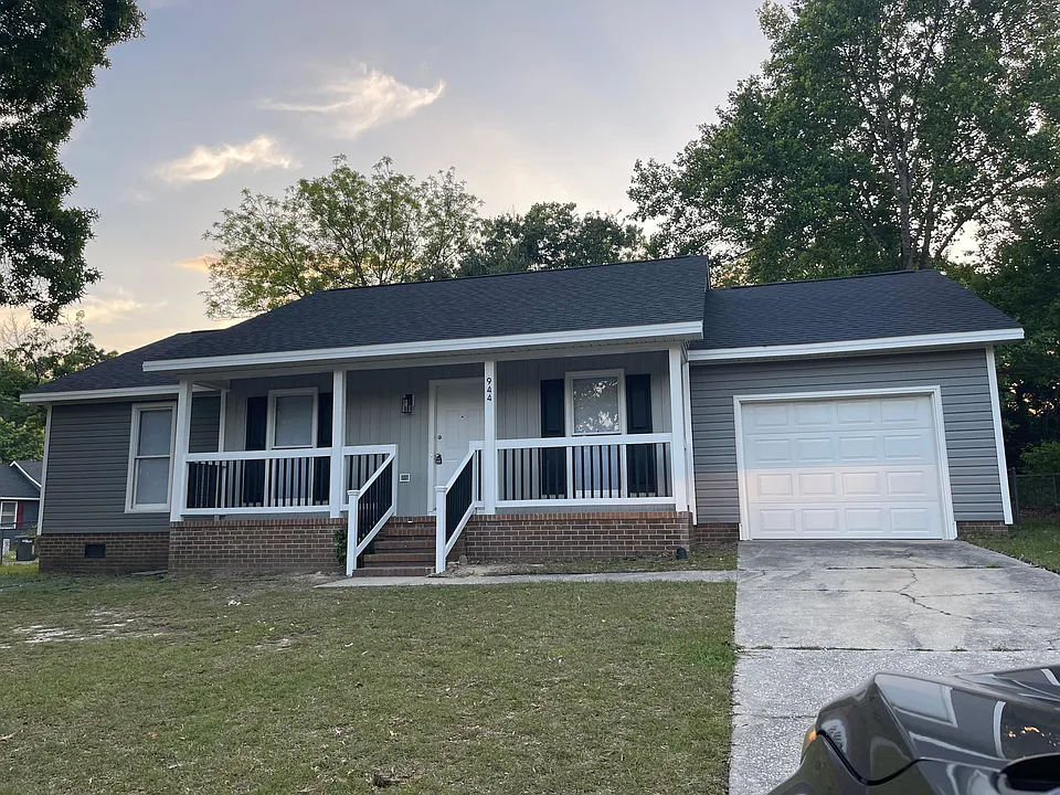 944 Inglewood Ln