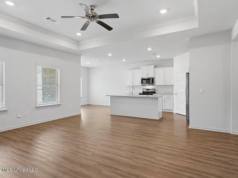 429 Piney Dr — Photo 4