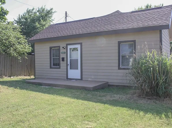 913 N Thompson St, Pratt, KS 67124