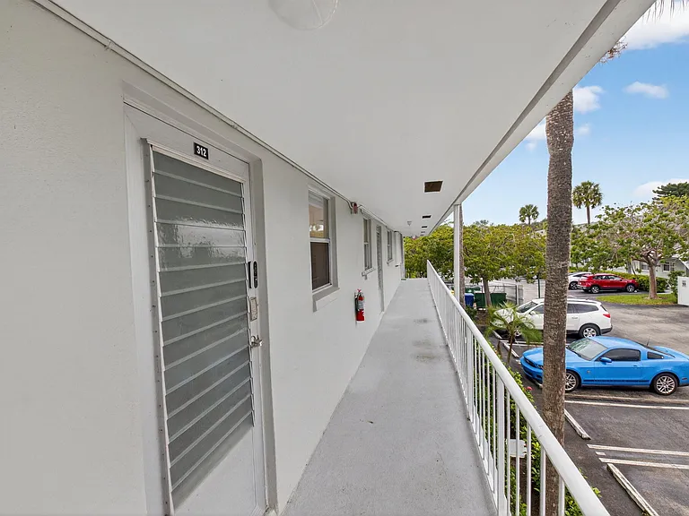 2340 SW 22nd Ave #312 — Photo 4