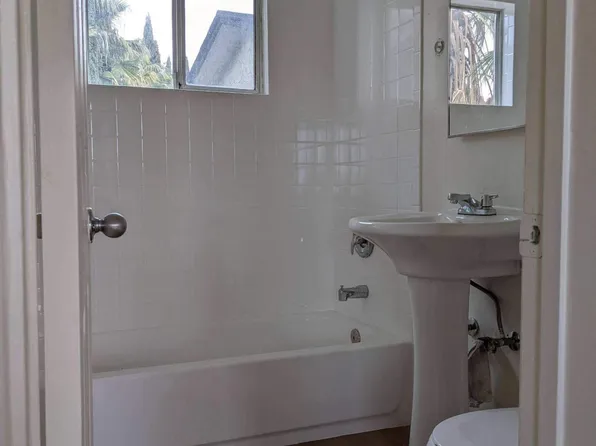 3888 Harney St, San Diego, CA 92110