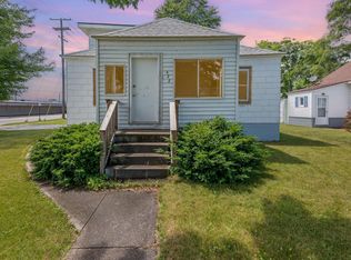 422 S Manitou St, Pinconning, MI