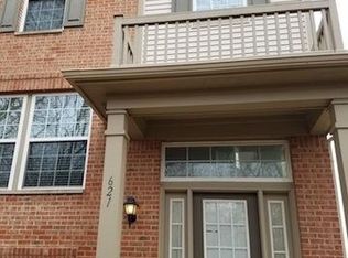 621 Conservatory Ln, Aurora, IL 60502