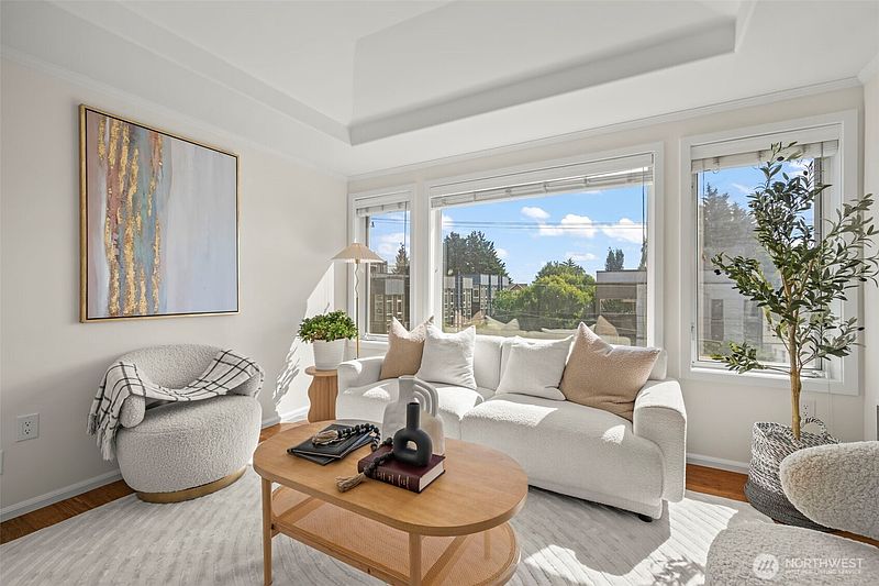 2nd image of 2167 Dexter Avenue N #402