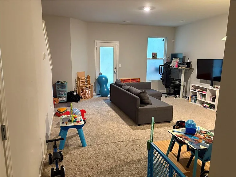 2496 Piering Dr — Photo 13