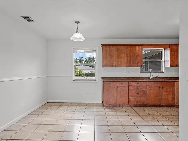 612 Santa Barbara Blvd — Photo 7
