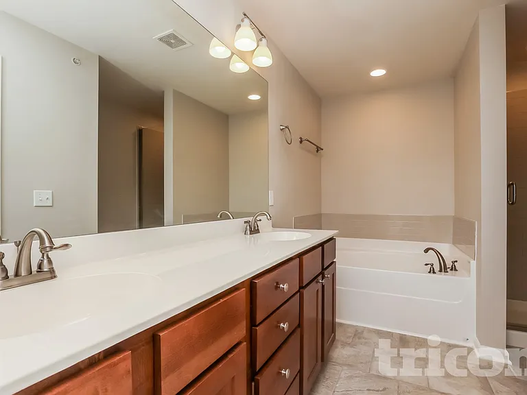403 Riverwood Ct — Photo 11