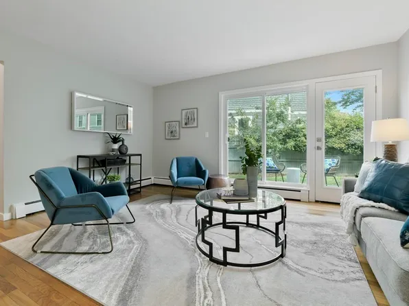 30 Lowell St #30, Cambridge, MA 02138