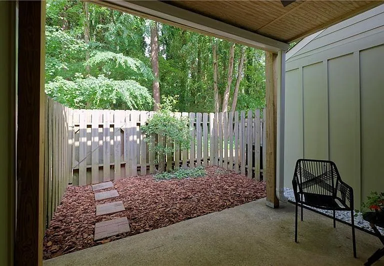 2179 Surrey Ct SE — Photo 15