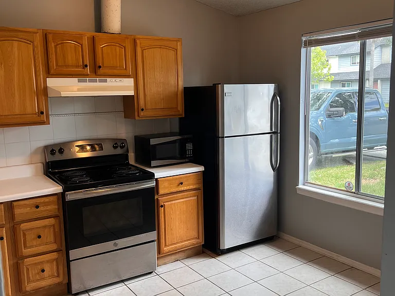 627 Aquatic Dr — Photo 4