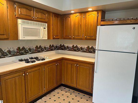 4th image of 2328 Leisure Ln