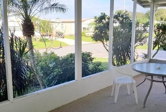 4th image of 729 Oleander Cir