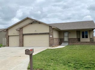 2012 S Poplar St, Newton, KS 67114