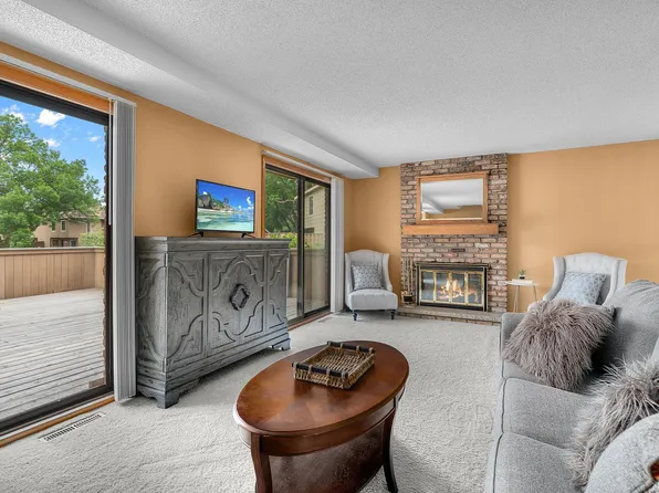 2111 Tamarin Trl, Golden Valley, MN 55427