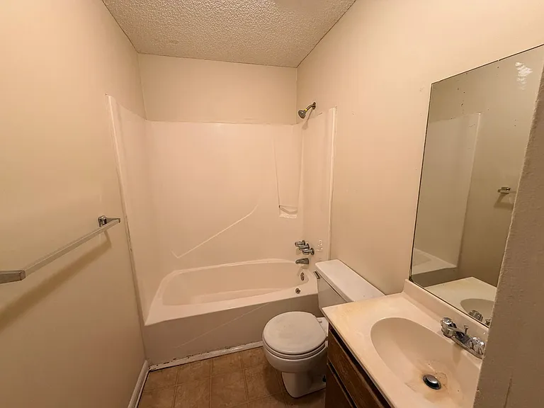 Chimney Creek Apartments — Photo 35