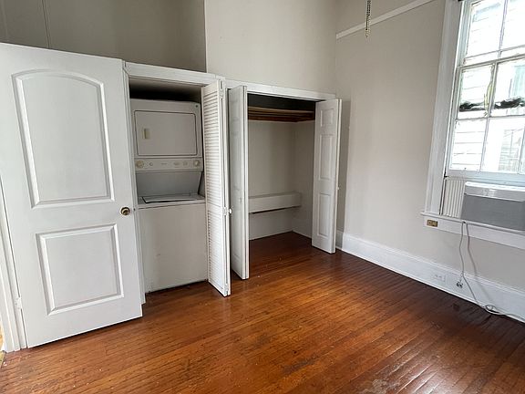 3rd image of 1120 S Carrollton Ave Unit B