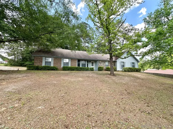 180 Grandview Dr, Ozark, AL 36360