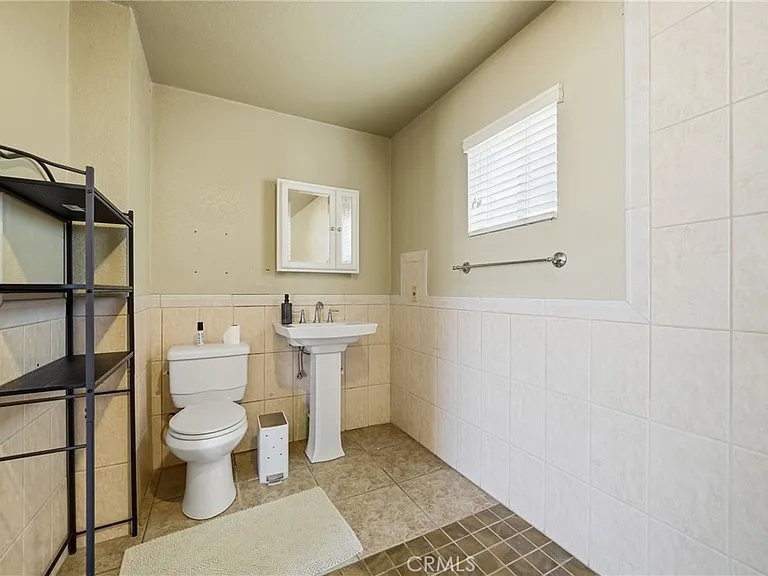 1505 Canterbury Cir — Photo 24