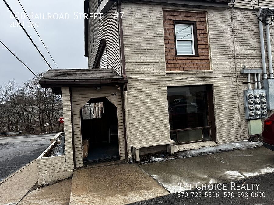 1st image of 400 Railroad St APT 7