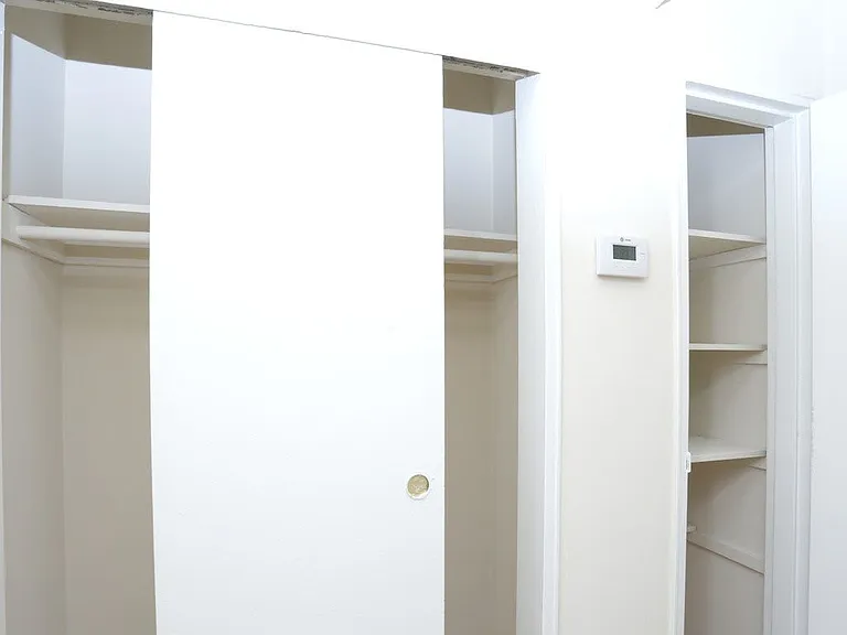 Country Club Apartments — Photo 22