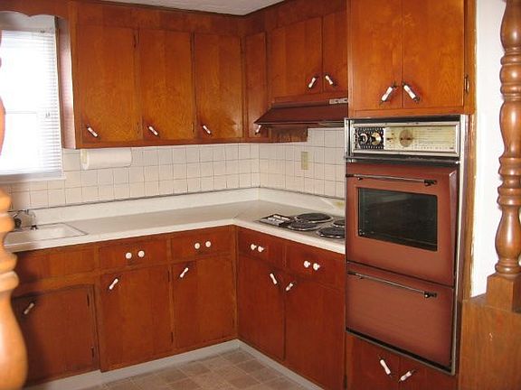 Kitchen has all new flooring